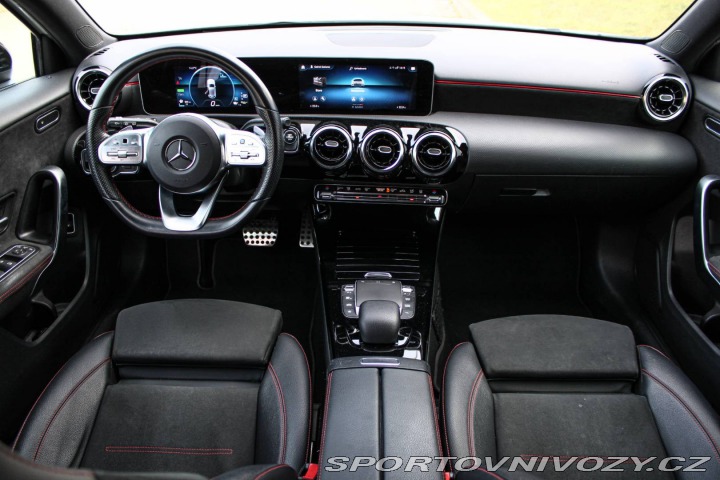 Mercedes-Benz A A250e AMG LINE AT8 / AJ 2020