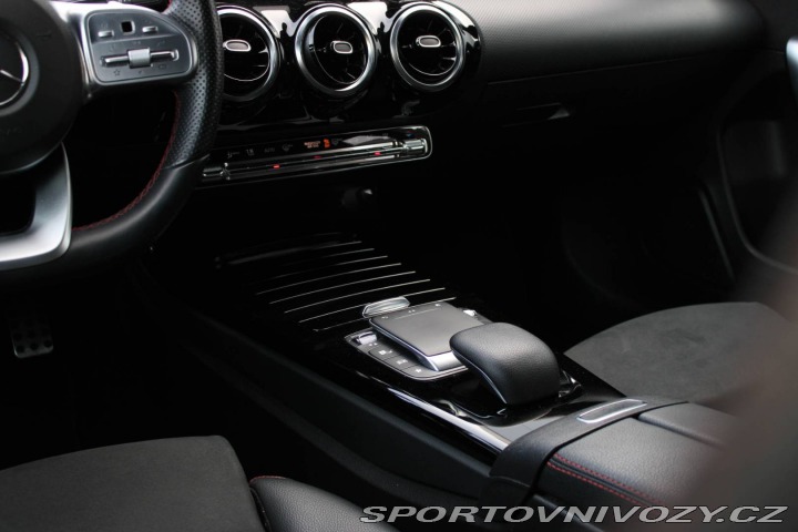 Mercedes-Benz A A250e AMG LINE AT8 / AJ 2020