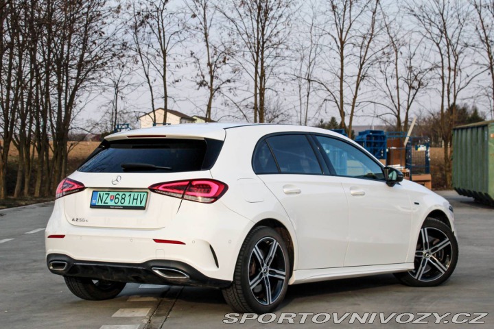 Mercedes-Benz A A250e AMG LINE AT8 / AJ 2020