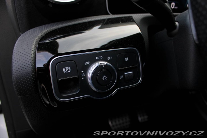 Mercedes-Benz A A250e AMG LINE AT8 / AJ 2020