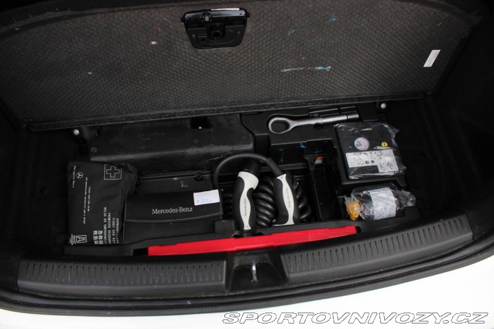 Mercedes-Benz A A250e AMG LINE AT8 / AJ 2020