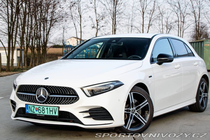Mercedes-Benz A A250e AMG LINE AT8 / AJ 2020