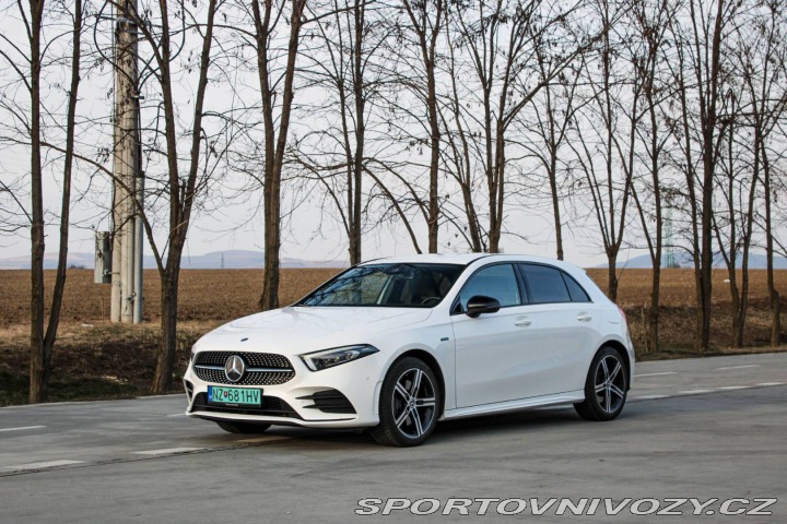 Mercedes-Benz A A250e AMG LINE AT8 / AJ 2020