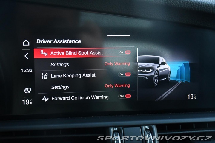 Alfa Romeo Giulia 2,0T 16V 206kW AT8-Q4 Vel 2024