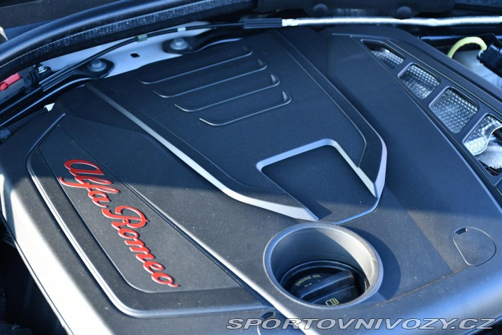 Alfa Romeo Giulia 2,0T 16V 206kW AT8-Q4 Vel 2024