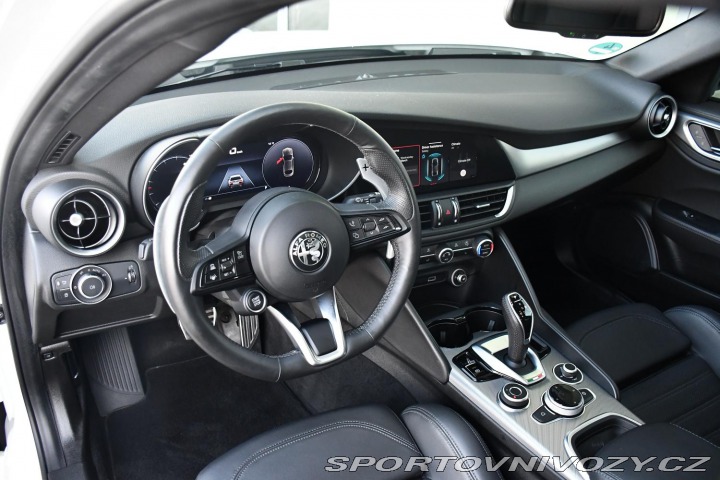 Alfa Romeo Giulia 2,0T 16V 206kW AT8-Q4 Vel 2024