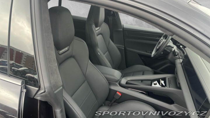 Porsche Macan Turbo 2025