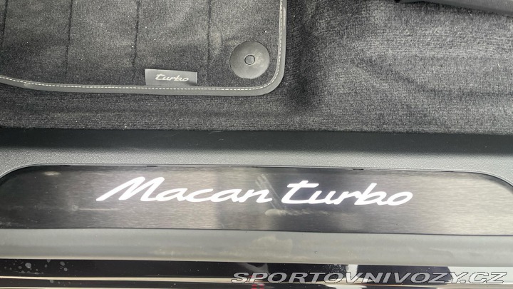 Porsche Macan Turbo 2025