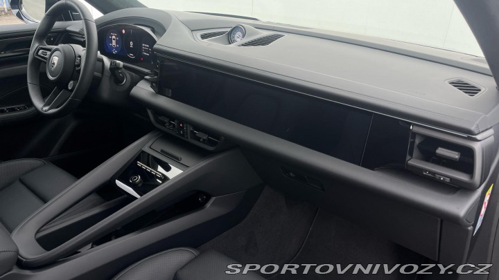 Porsche Macan Turbo 2025