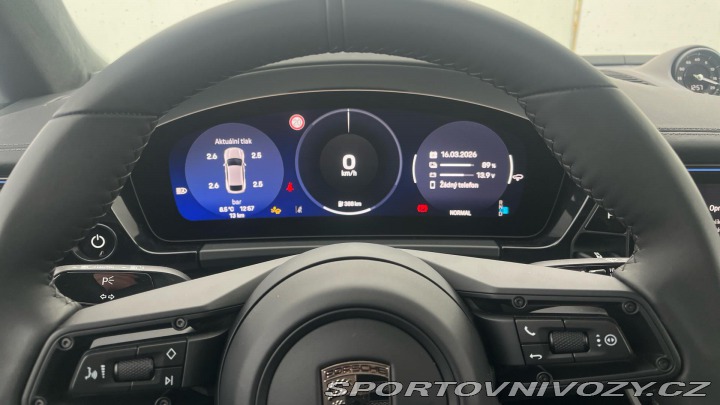 Porsche Macan Turbo 2025