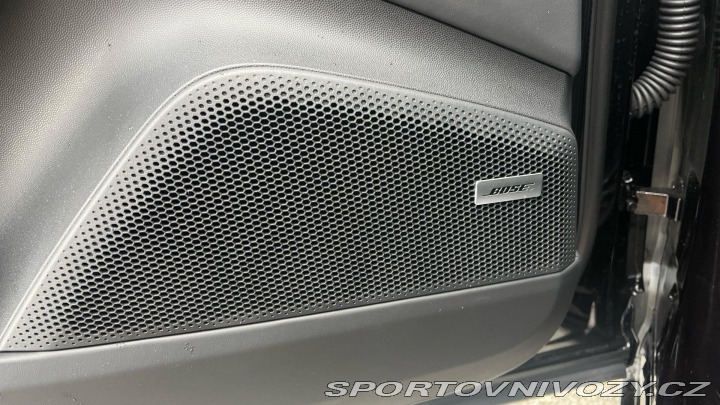 Porsche Macan Turbo 2025