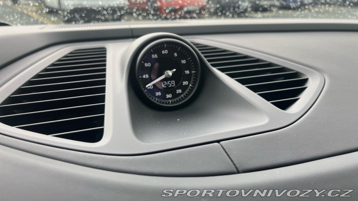 Porsche Macan Turbo 2025