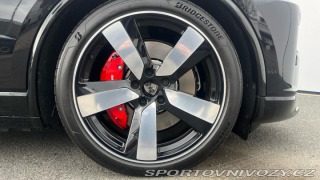 Porsche Macan Turbo 2025