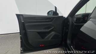 Porsche Macan Turbo 2025