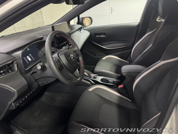 Toyota Corolla GR SPORT Dynamic 2.0 Hybr 1800