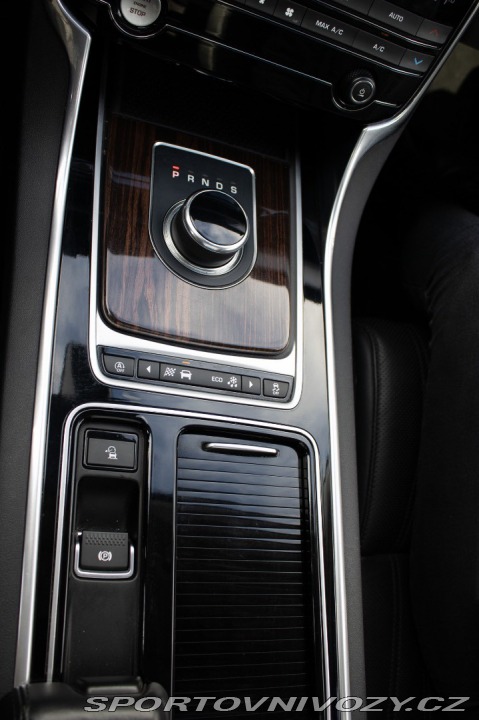 Jaguar XF Sportbrake 2.0D I4 240k 2018