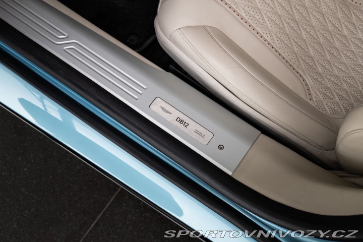 Aston Martin DB12 Volante 2024