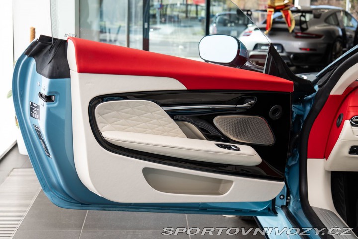 Aston Martin DB12 Volante 2024