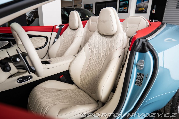 Aston Martin DB12 Volante 2024