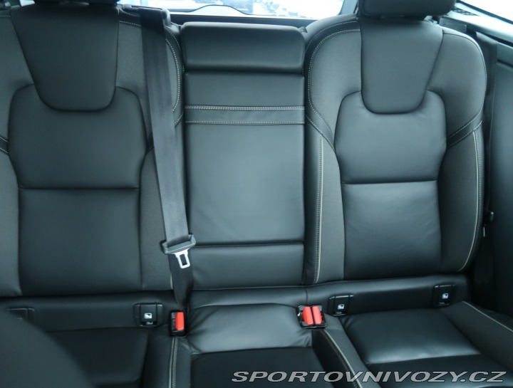 Volvo Ostatní modely XC60 R-Design B6 AWD 2020