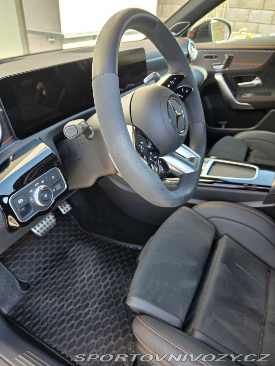 Mercedes-Benz A A45S Rezervace 2023