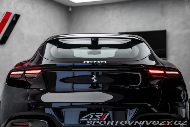 Ferrari Purosangue Lift, karbon, NOVÉ 2026