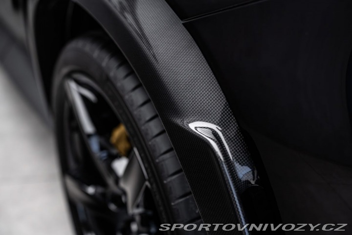 Ferrari Purosangue Lift, karbon, NOVÉ 2026