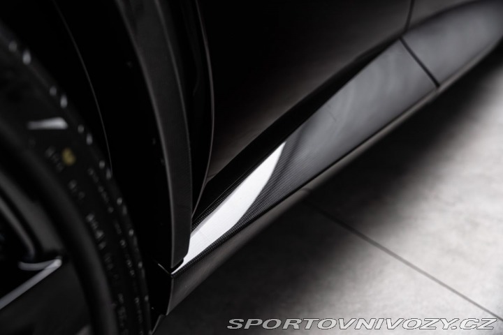 Ferrari Purosangue Lift, karbon, NOVÉ 2026