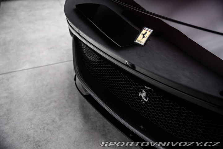 Ferrari Purosangue Lift, karbon, NOVÉ 2026