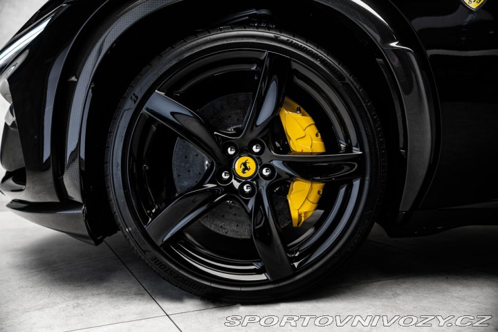 Ferrari Purosangue Lift, karbon, NOVÉ 2026