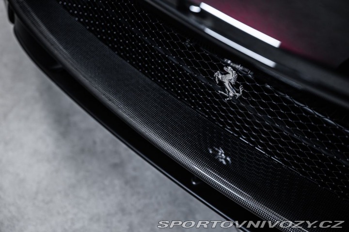 Ferrari Purosangue Lift, karbon, NOVÉ 2026