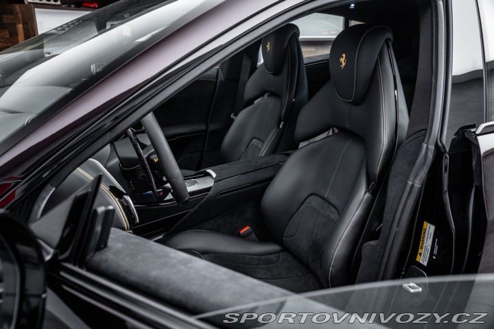 Ferrari Purosangue Lift, karbon, NOVÉ 2026