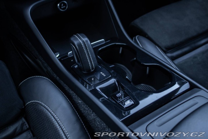 Volvo Ostatní modely XC40  T5 R-Design 182kw AT/8 4 2018