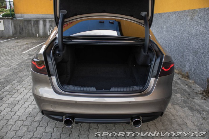 Jaguar XF 3.0D TDV6 Portfolio Auto 2016