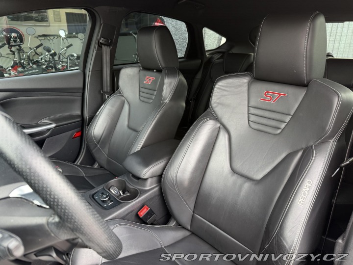 Ford Focus ST 2,0 ST 184kW EcoB REZERVA 2012