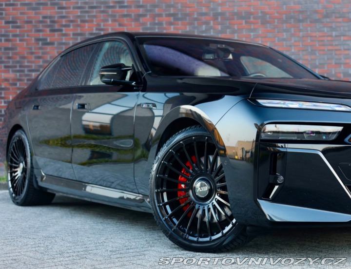 BMW 7 M760 e xDrive | Theatre 2023