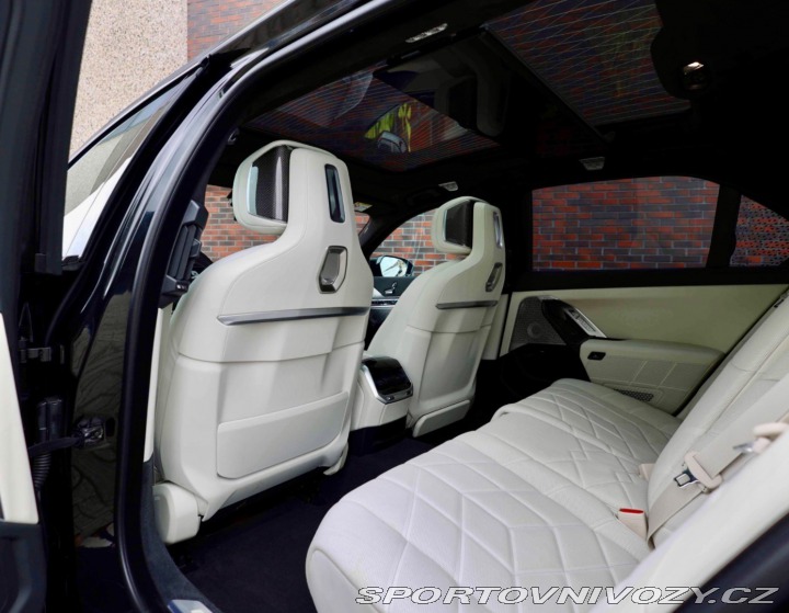 BMW 7 M760 e xDrive | Theatre 2023