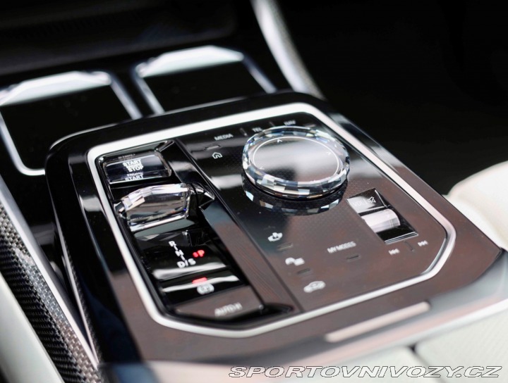 BMW 7 M760 e xDrive | Theatre 2023