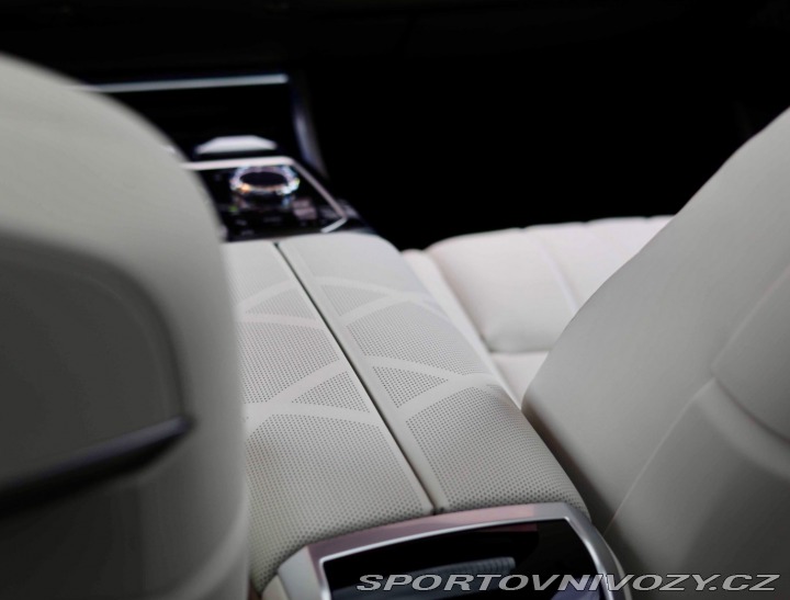 BMW 7 M760 e xDrive | Theatre 2023