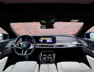 BMW 7 M760 e xDrive | Theatre 2023