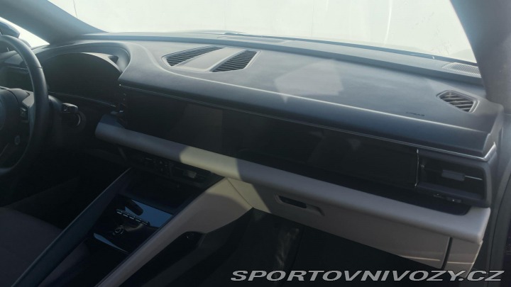 Porsche Macan Electric 2025