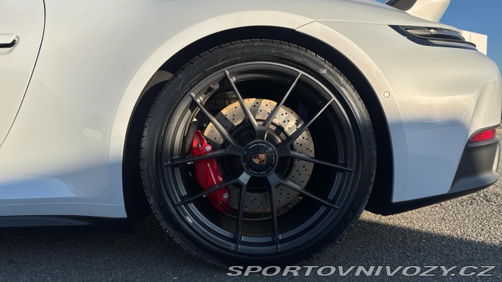 Porsche 911 GTS 2025