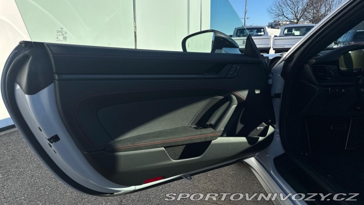 Porsche 911 GTS 2025