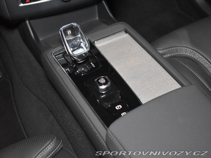 Volvo Ostatní modely XC90 2,0 T8 AWD ULTRA B&W, 2025