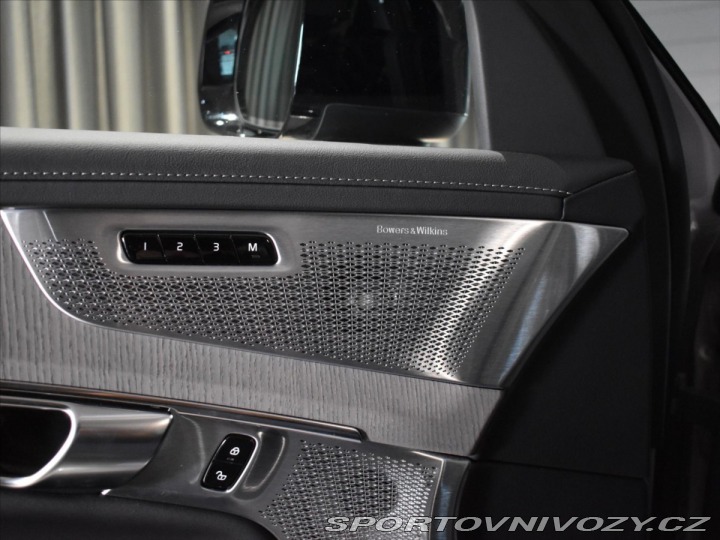 Volvo Ostatní modely XC90 2,0 T8 AWD ULTRA B&W, 2025