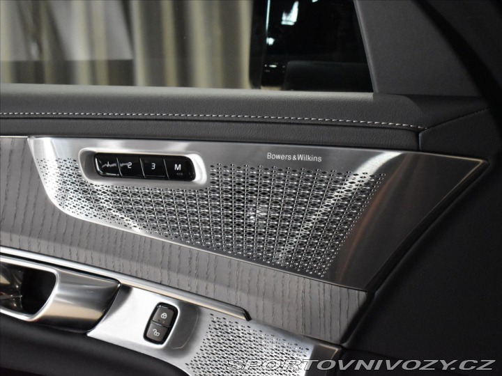 Volvo Ostatní modely XC90 2,0 T8 AWD Ultra B&W, 2025