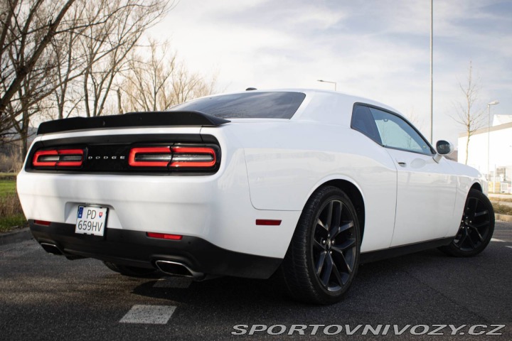 Dodge Challenger 5,7 HEMI RT / AJ NA SPLÁ 2019