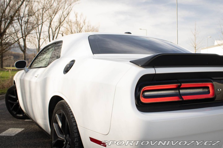 Dodge Challenger 5,7 HEMI RT / AJ NA SPLÁ 2019