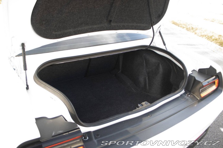 Dodge Challenger 5,7 HEMI RT / AJ NA SPLÁ 2019