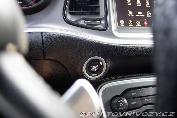 Dodge Challenger 5,7 HEMI RT / AJ NA SPLÁ 2019